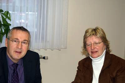 Birgit Arndt und Bürgermeister Merz